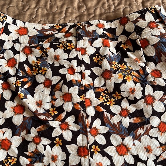 Francesca’s miami floral print shorts 🌺 - Picture 6 of 10